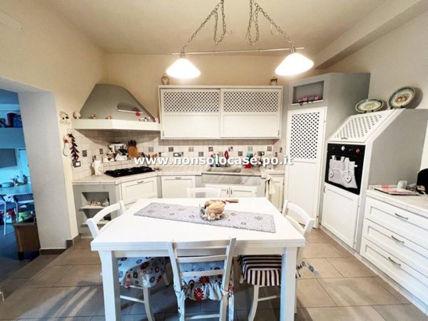 casa indipendente in vendita a Prato in zona Vergaio