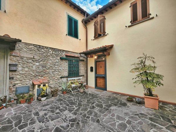 casa indipendente in vendita a Prato