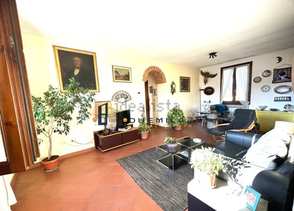 casa indipendente in vendita a Prato in zona Casale