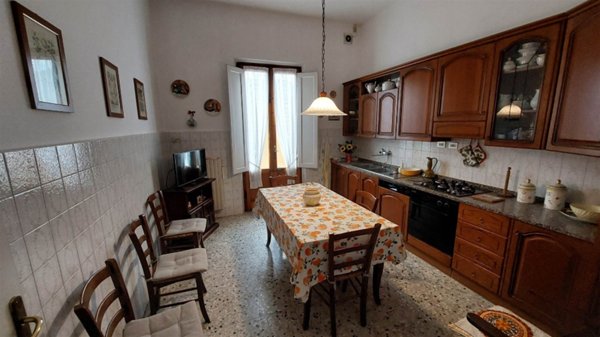 casa indipendente in vendita a Prato in zona Paperino