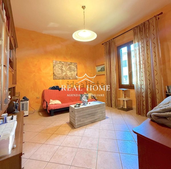 casa indipendente in vendita a Prato in zona Iolo