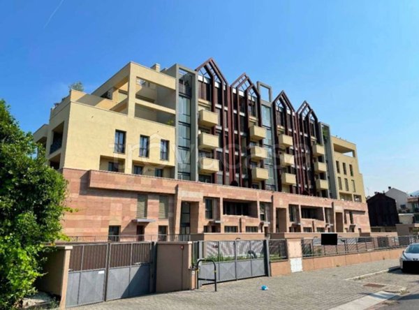 appartamento in vendita a Prato in zona Santa Lucia