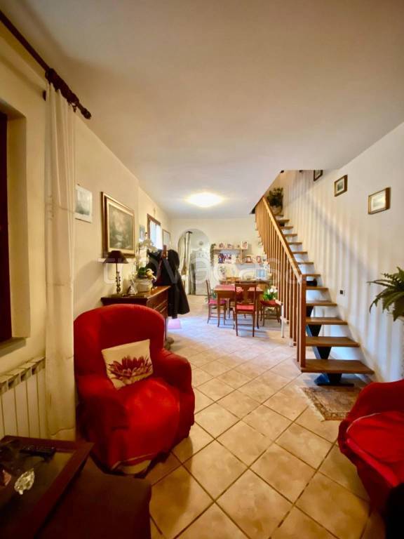 casa indipendente in vendita a Prato in zona Tavola