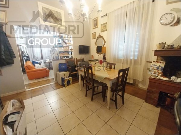 casa indipendente in vendita a Prato