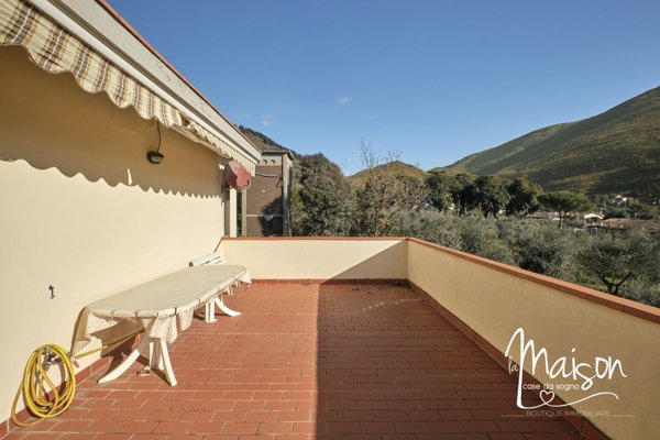 casa indipendente in vendita a Prato