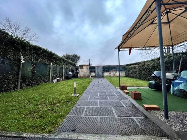 appartamento in vendita a Prato in zona Castelnuovo