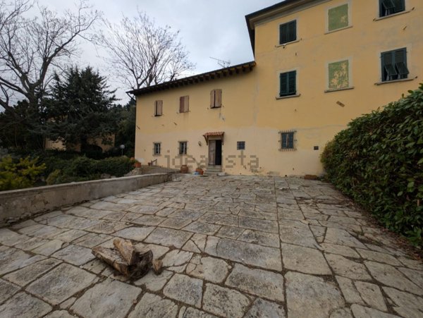 casa indipendente in vendita a Prato