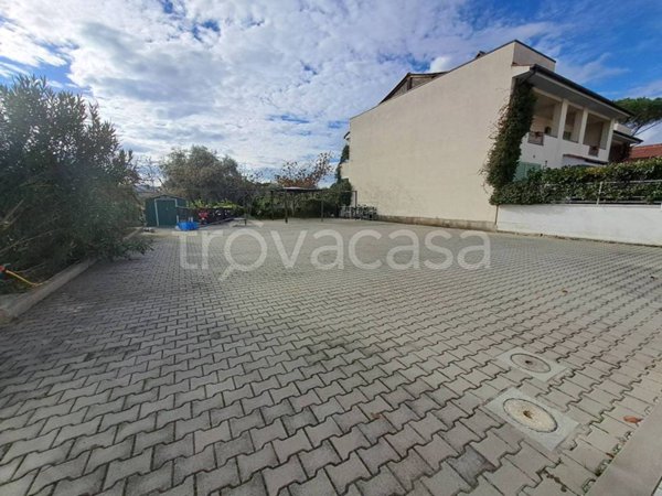 casa indipendente in vendita a Prato