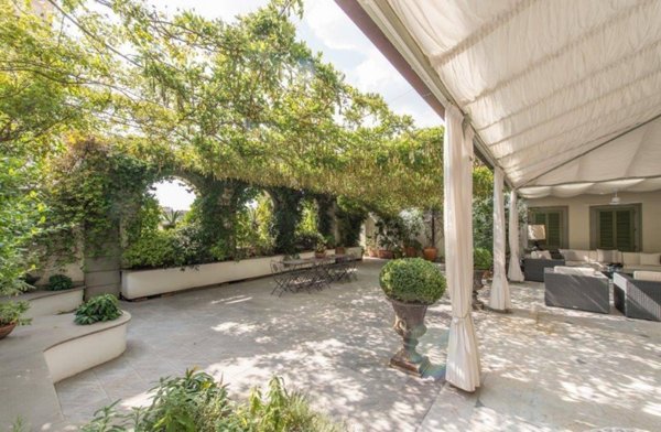 casa indipendente in vendita a Prato