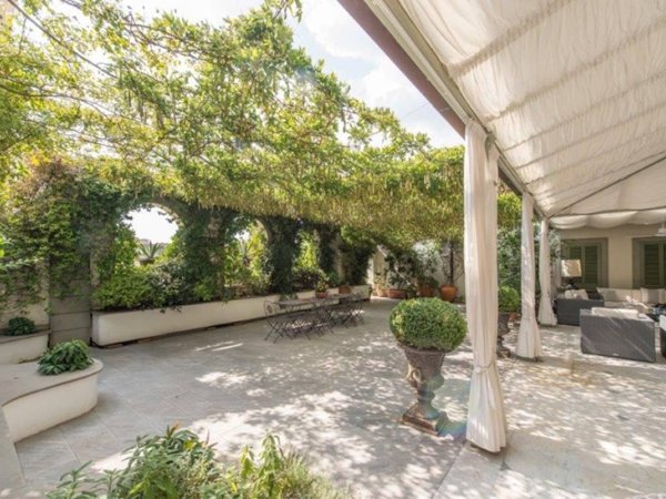 casa indipendente in vendita a Prato