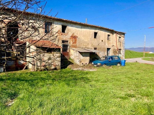 casa indipendente in vendita a Prato in zona Casale