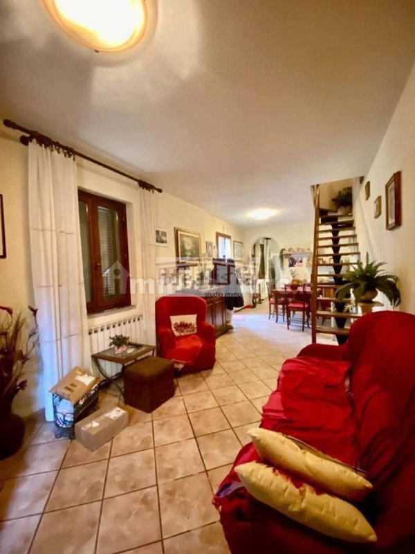casa indipendente in vendita a Prato in zona Tavola