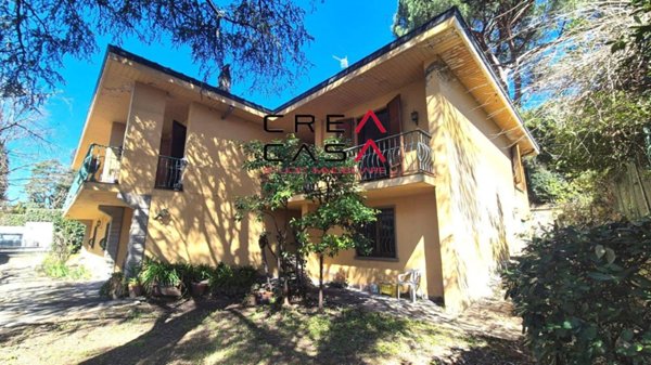 casa indipendente in vendita a Prato