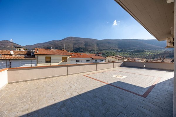 appartamento in vendita a Prato in zona Santa Lucia
