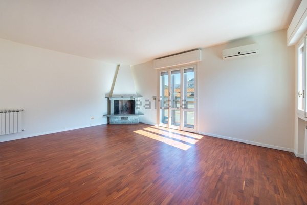 appartamento in vendita a Prato in zona Santa Lucia