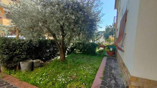 casa indipendente in vendita a Prato in zona Paperino