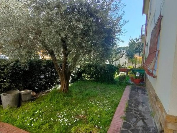 casa indipendente in vendita a Prato in zona Fontanelle