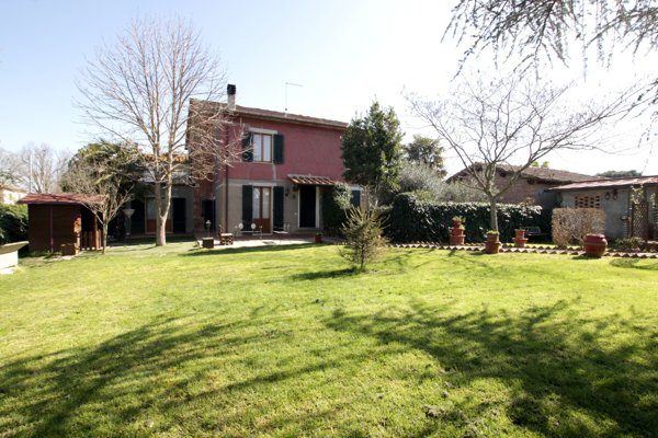 casa indipendente in vendita a Prato in zona Casale