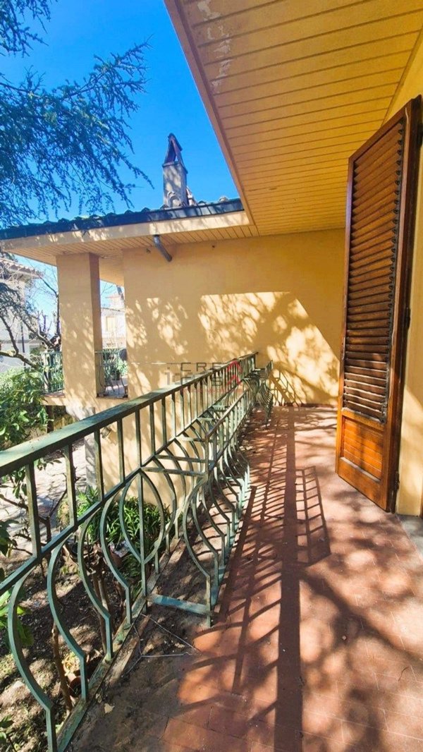 casa indipendente in vendita a Prato