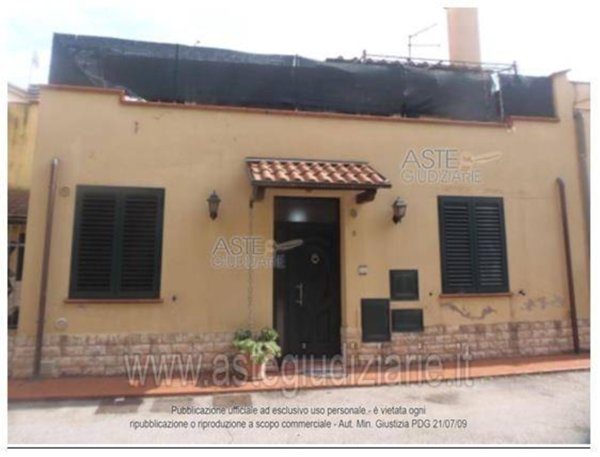 casa indipendente in vendita a Prato