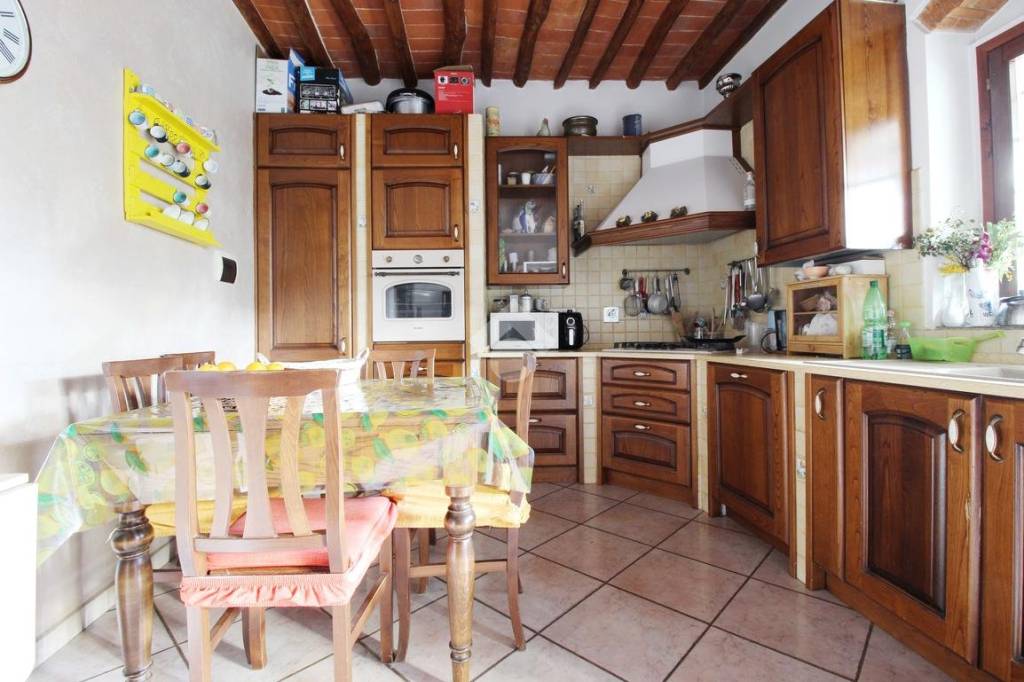 casa indipendente in vendita a Prato