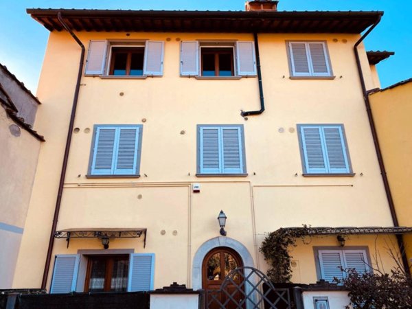 appartamento in vendita a Prato in zona Viaccia