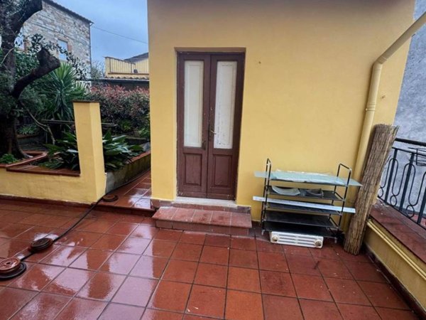 casa indipendente in vendita a Prato in zona Figline
