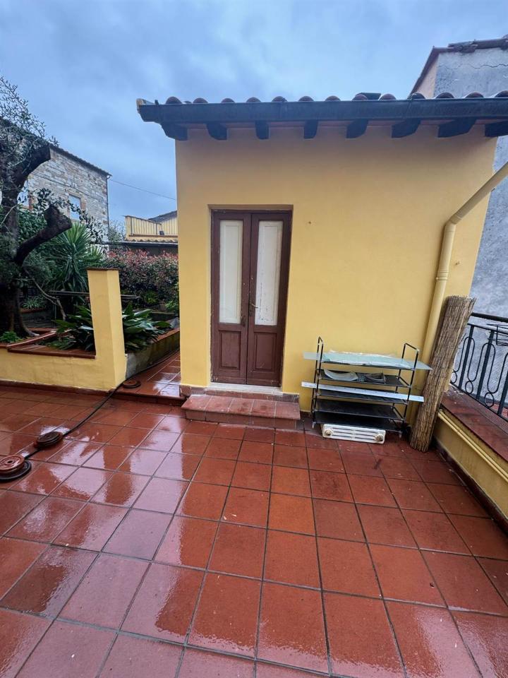 casa indipendente in vendita a Prato in zona Figline