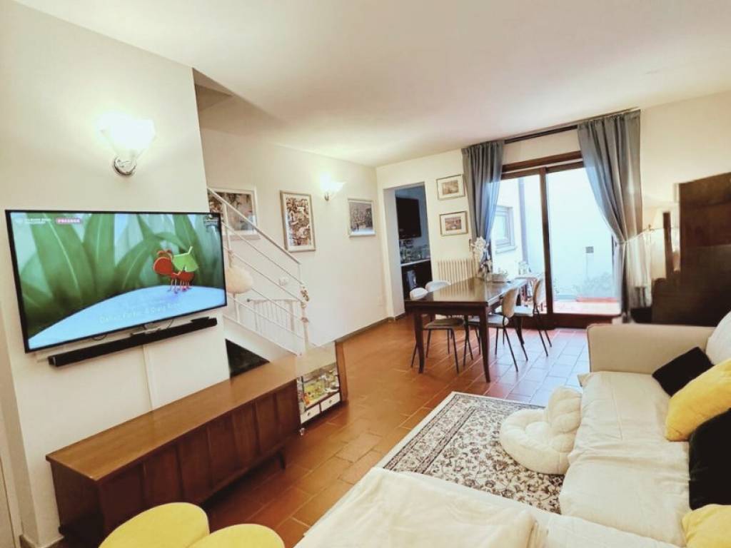 casa indipendente in vendita a Prato