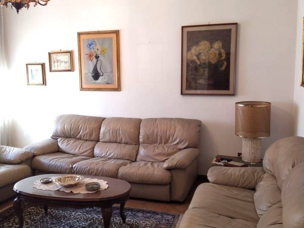 casa indipendente in vendita a Prato