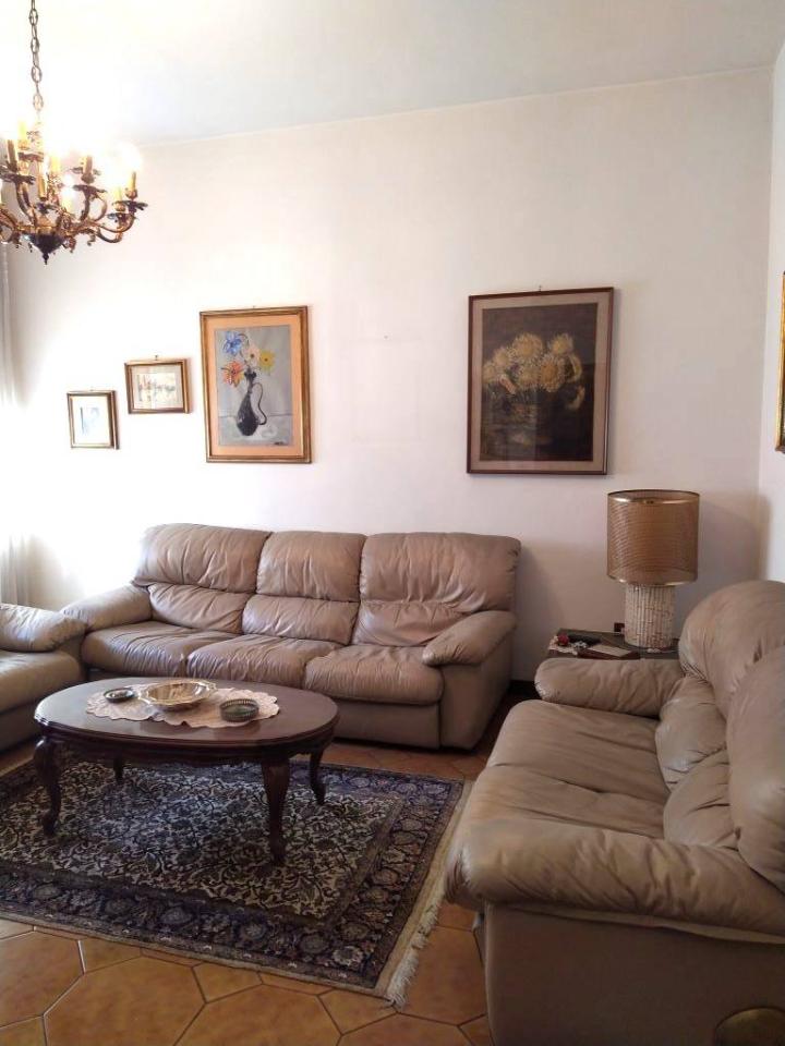 casa indipendente in vendita a Prato