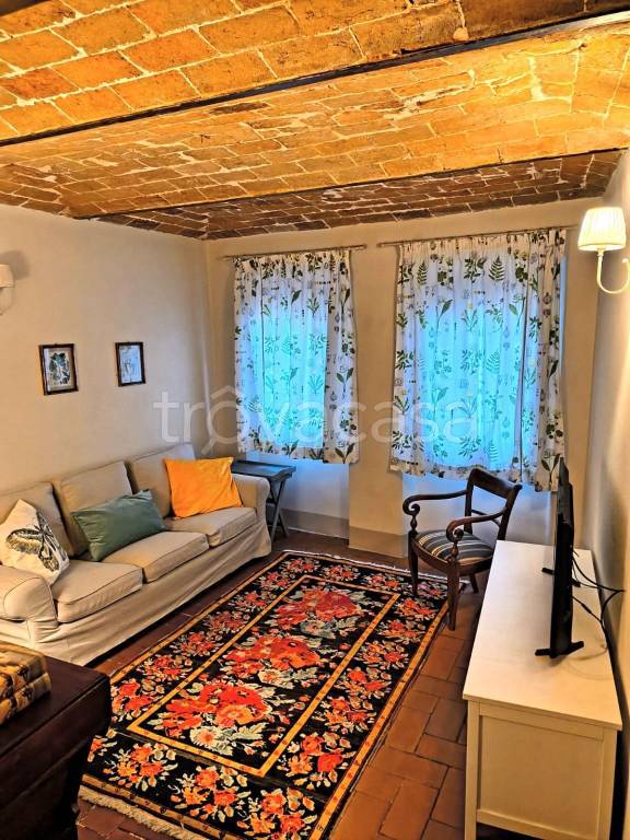 casa indipendente in vendita a Prato