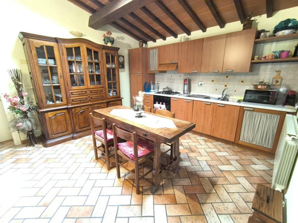 casa indipendente in vendita a Prato in zona Grignano