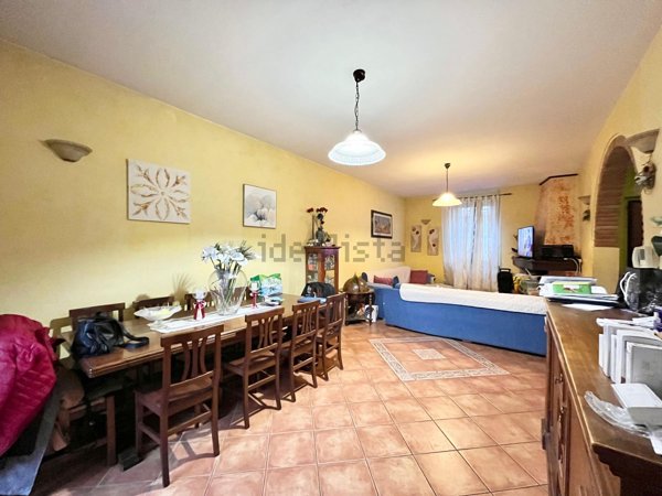 casa indipendente in vendita a Prato