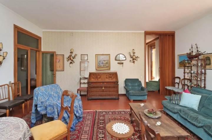 casa indipendente in vendita a Prato