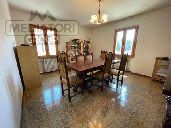 casa indipendente in vendita a Prato in zona Castelnuovo