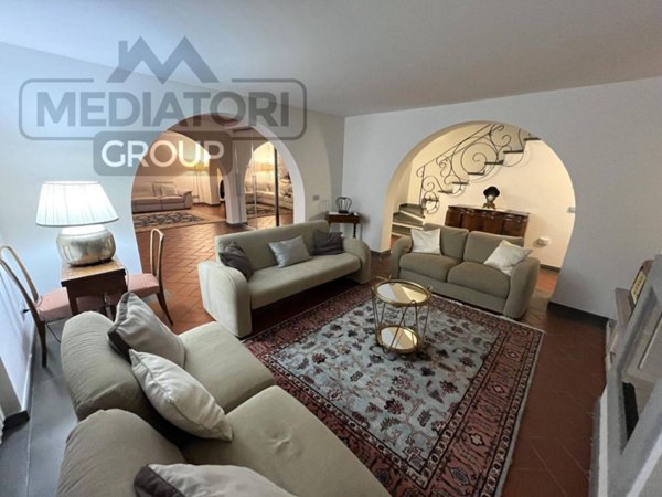 casa indipendente in vendita a Prato
