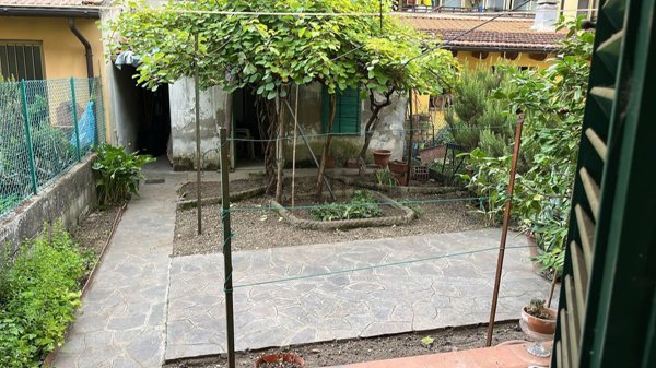 casa indipendente in vendita a Prato