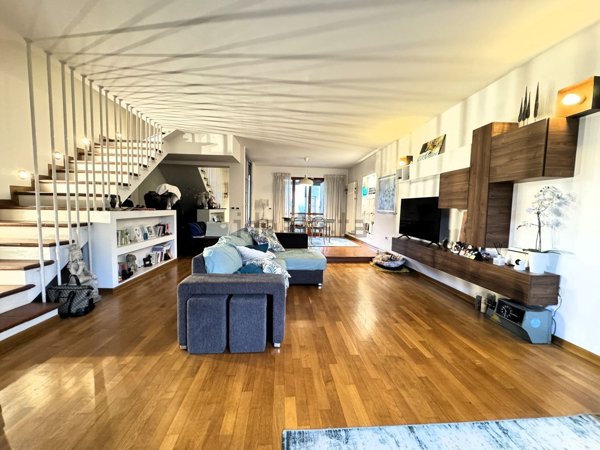 casa indipendente in vendita a Prato