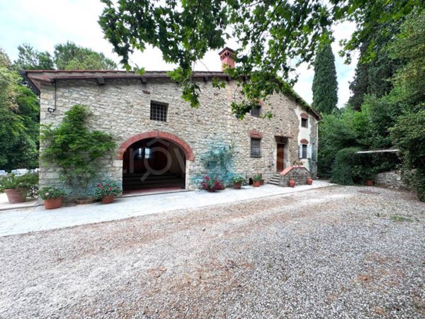 casa indipendente in vendita a Prato in zona Carteano