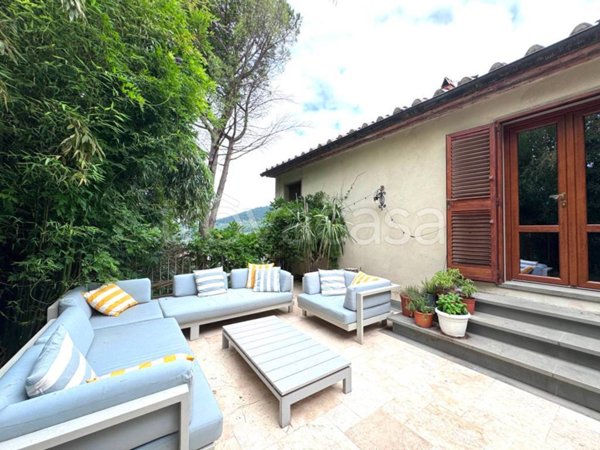 casa indipendente in vendita a Prato in zona Carteano