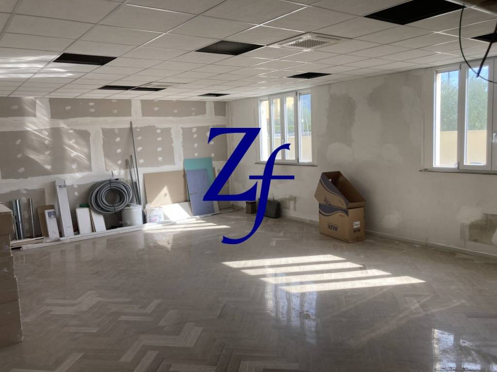 ufficio in vendita a Prato in zona Grignano