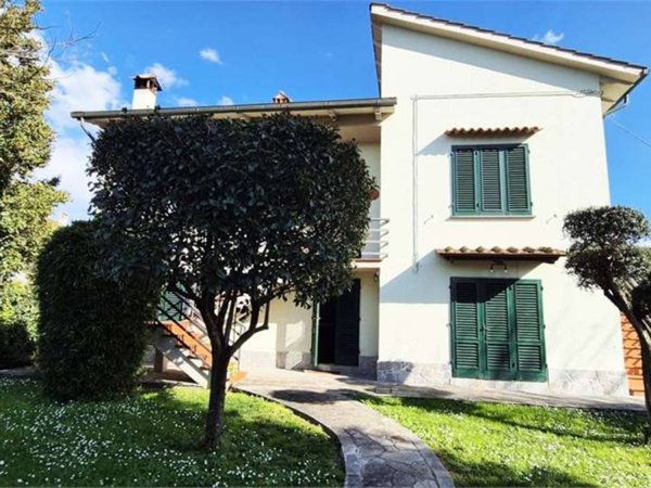 casa indipendente in vendita a Prato in zona Iolo