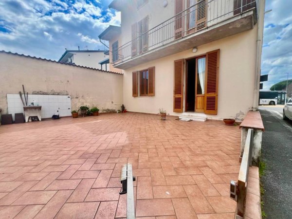 casa indipendente in vendita a Prato in zona Sant'Ippolito