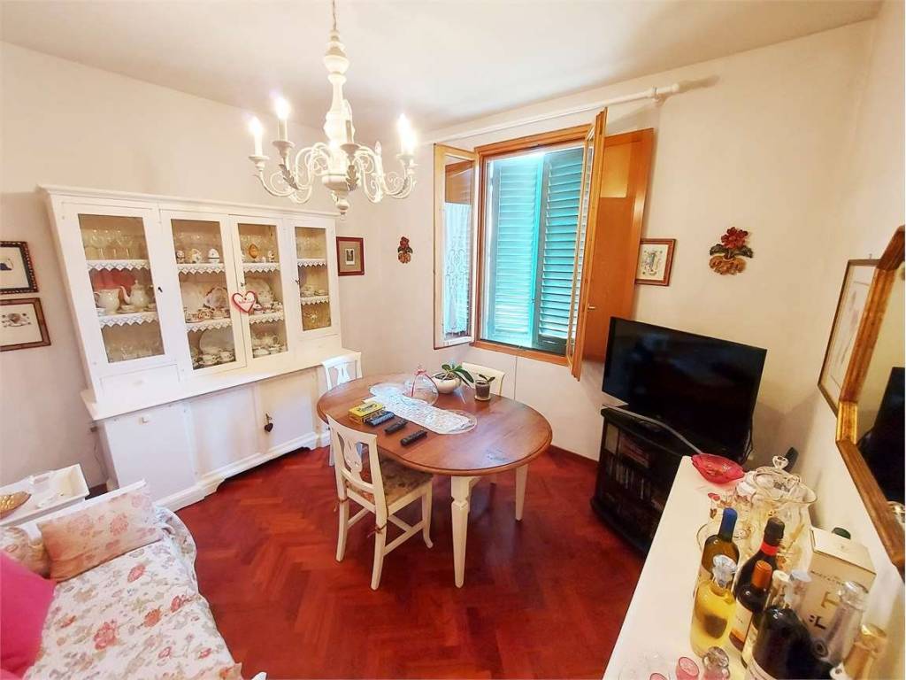 casa indipendente in vendita a Prato in zona Tobbiana