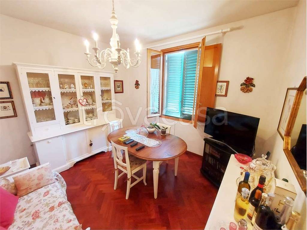 casa indipendente in vendita a Prato in zona Tobbiana