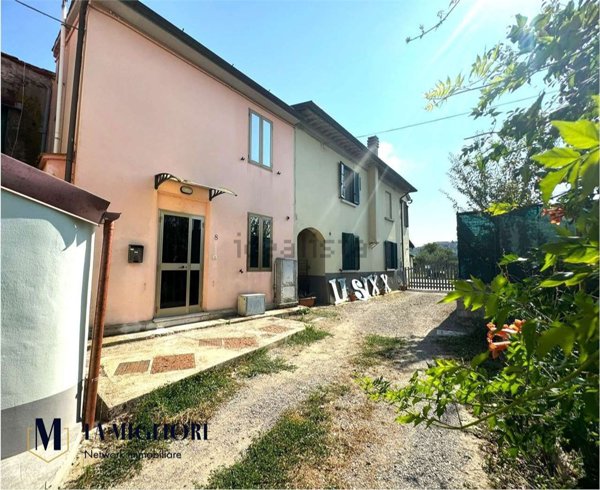 appartamento in vendita a Prato in zona Tavola