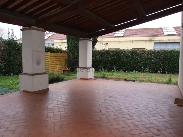 appartamento in vendita a Prato in zona Paperino