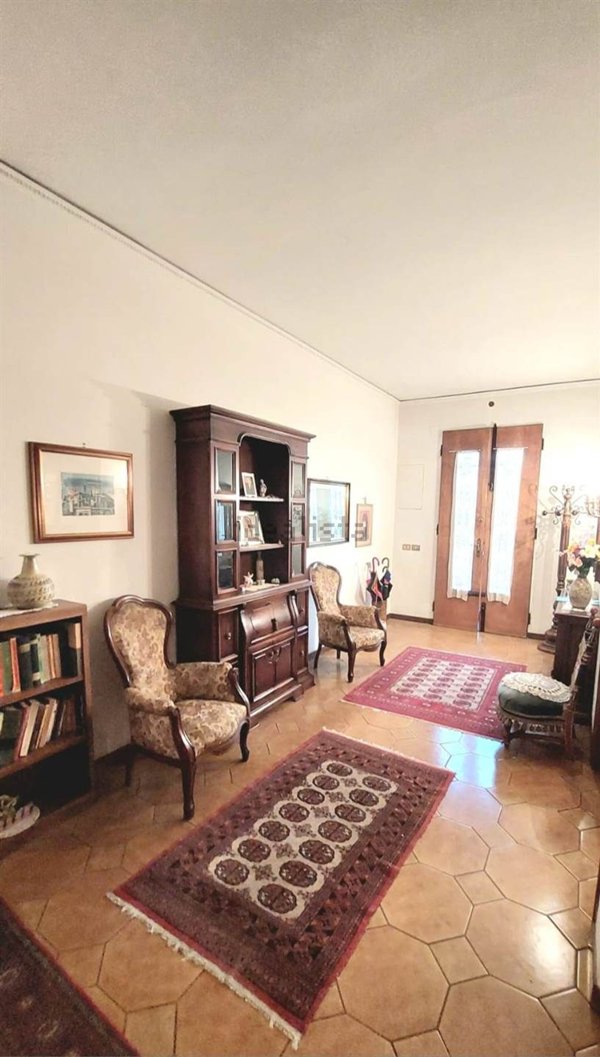 casa indipendente in vendita a Prato