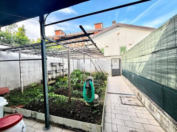 casa indipendente in vendita a Prato in zona San Giusto